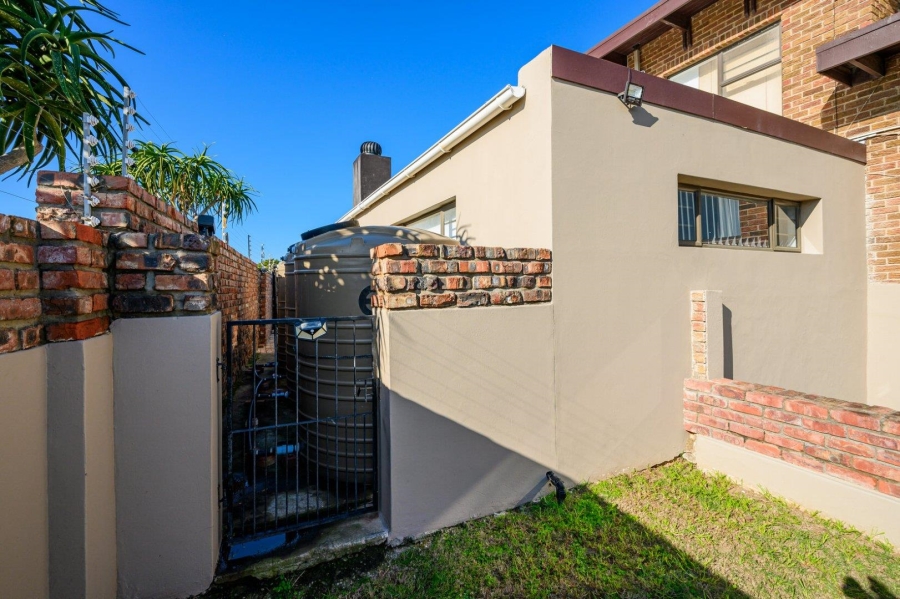 8 Bedroom Property for Sale in Summerstrand Eastern Cape